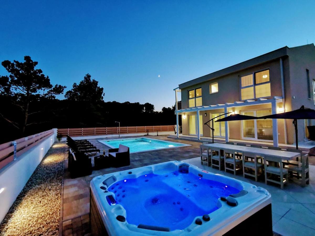 Villa Olivia - New And Modern House With Pool, Souna, Jacuzzi & Playground, Liznjan - Istra Ngoại thất bức ảnh