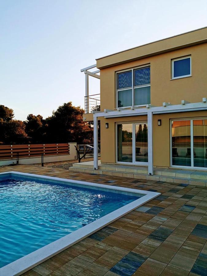 Villa Olivia - New And Modern House With Pool, Souna, Jacuzzi & Playground, Liznjan - Istra Ngoại thất bức ảnh