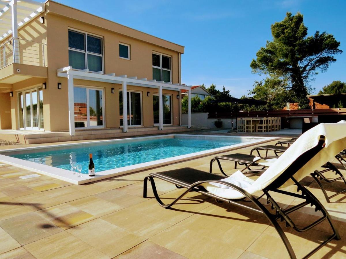 Villa Olivia - New And Modern House With Pool, Souna, Jacuzzi & Playground, Liznjan - Istra Ngoại thất bức ảnh
